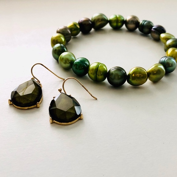 Vintage Green Pearl Bracelet & Earrings - Picture 10 of 10